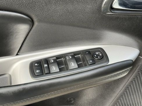 Used 2019 Dodge Journey SE image 12