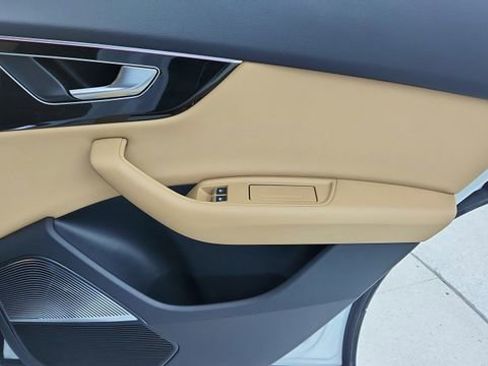 Used 2021 Audi Q8 Prestige w/ Prestige Package image 27