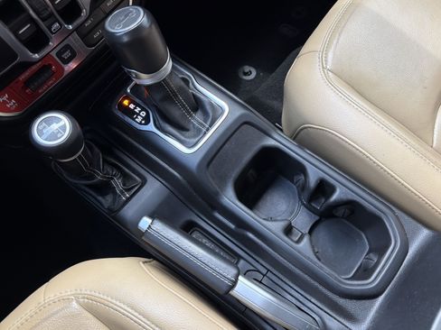 Used 2019 Jeep Wrangler Unlimited Rubicon AWD/4WD image 37
