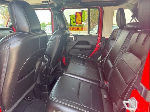 Used 2022 Jeep Wrangler Unlimited Sahara w/ Cold Weather Group AWD/4WD image 9