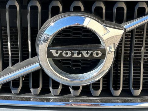 Used 2021 Volvo XC40 T5 Momentum w/ Premium Package image 39