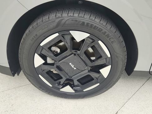 Used 2026 Kia Carnival EX FWD image 29