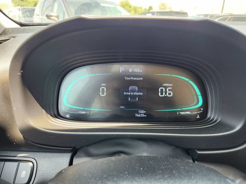Used 2024 Hyundai Venue SEL FWD image 17