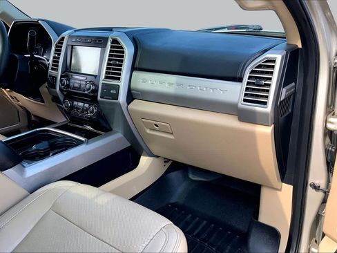 Used 2017 Ford F250 Lariat w/ Lariat Ultimate Package AWD/4WD image 16