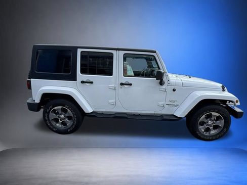 Used 2017 Jeep Wrangler Unlimited Sahara w/ Dual Top Group AWD/4WD image 5