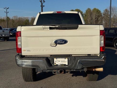 Used 2017 Ford F250 XLT image 4