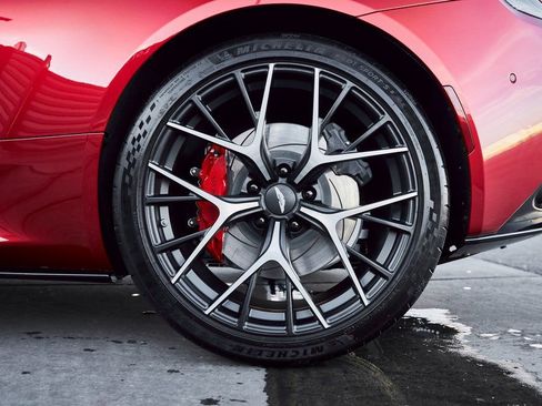 Used 2024 Aston Martin DB12 Coupe image 18