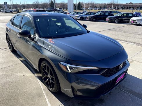 Used 2025 Honda Civic Sport image 4
