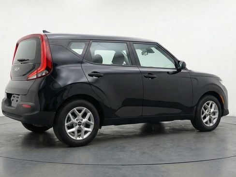 Used 2025 Kia Soul LX w/ LX Technology Package FWD image 9