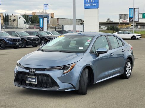 Used 2020 Toyota Corolla LE image 9