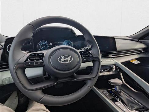 New 2025 Hyundai Elantra Limited image 3