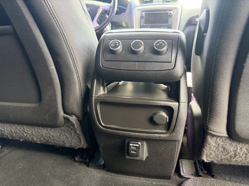 Used 2016 GMC Acadia SLE FWD image 15