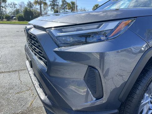 Used 2022 Toyota RAV4 XLE w/ Carpet Mat Package (TMS) image 6