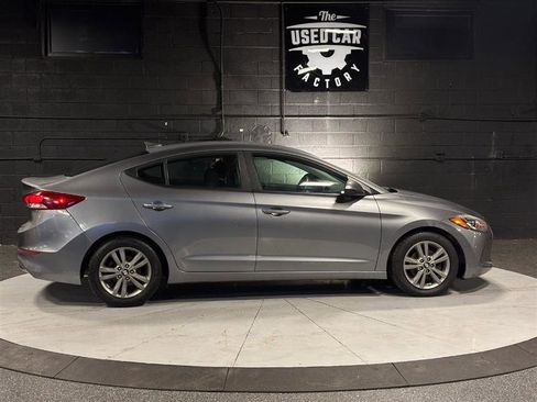 Used 2018 Hyundai Elantra SEL image 3