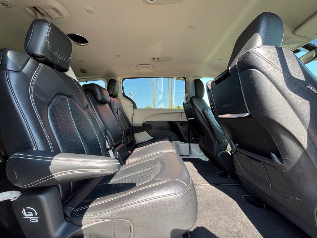 Used 2022 Chrysler Pacifica Touring-L w/ Uconnect Theater Family Group FWD image 34