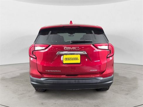 Used 2023 GMC Terrain SLE image 4