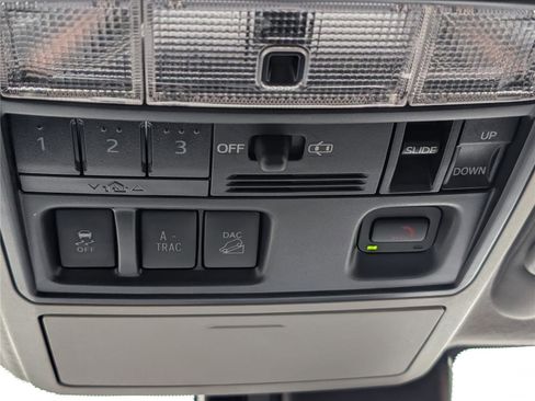 Used 2024 Toyota 4Runner Limited AWD/4WD image 33