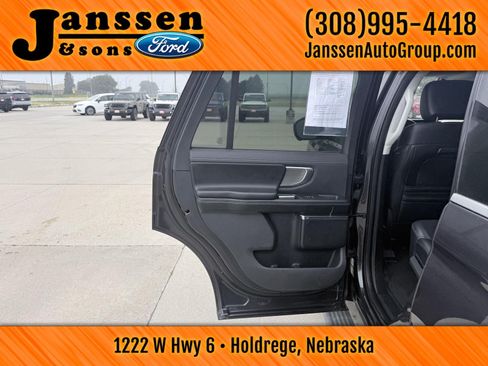 Used 2025 Ford Expedition Platinum AWD/4WD image 10