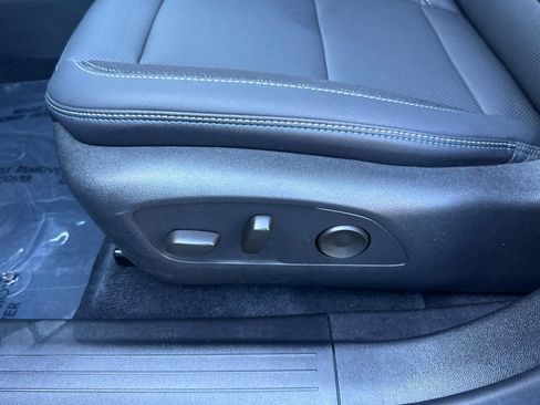 Used 2026 Chevrolet Equinox EV LT FWD image 14