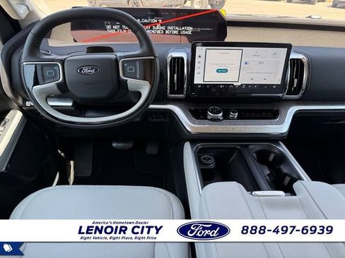 Used 2025 Ford Expedition Platinum w/ Platinum Ultimate Package AWD/4WD image 15