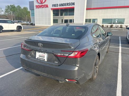 Used 2025 Toyota Camry SE image 5