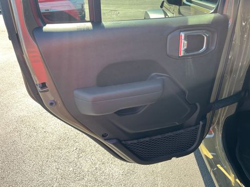 New 2025 Jeep Gladiator Sport image 19