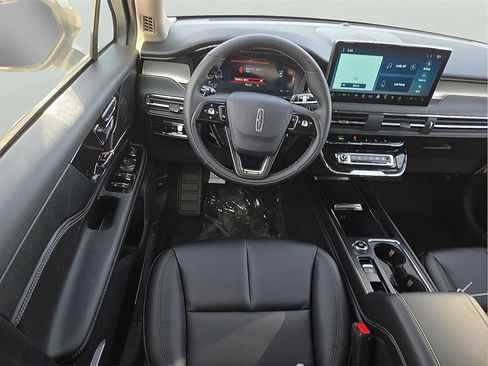 New 2026 Lincoln Corsair Premiere image 10