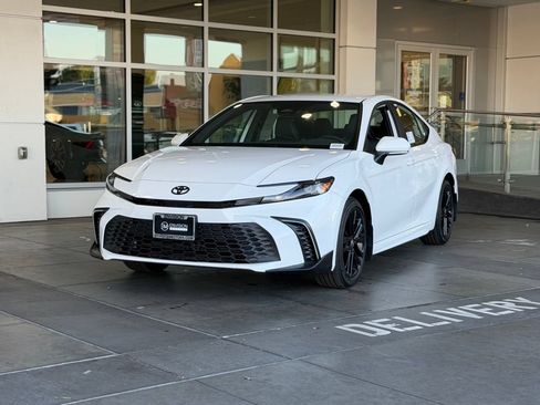 Used 2026 Toyota Camry SE w/ Multimedia Upgrade Package FWD image 1