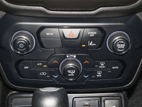 Used 2023 Jeep Renegade Latitude image 23