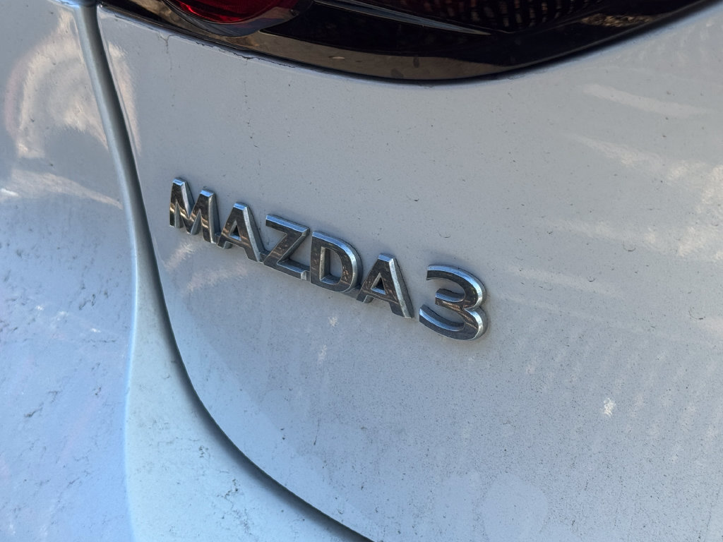 Used 2019 MAZDA MAZDA3 Hatchback w/ Preferred Package FWD image 17