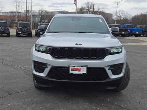 Certified 2024 Jeep Grand Cherokee Altitude image 5