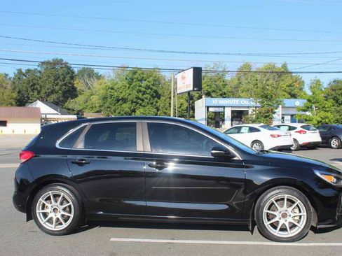 Used 2018 Hyundai Elantra GT Sport FWD image 3