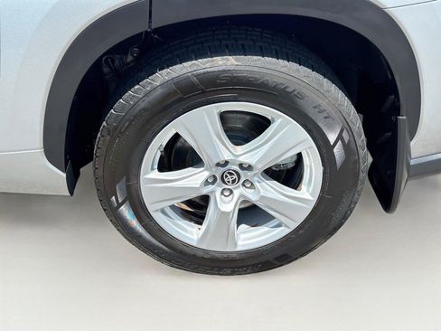 Used 2023 Toyota Highlander LE FWD image 30