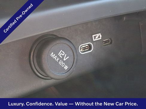 Certified 2025 Volvo XC40 B5 Core AWD/4WD image 27