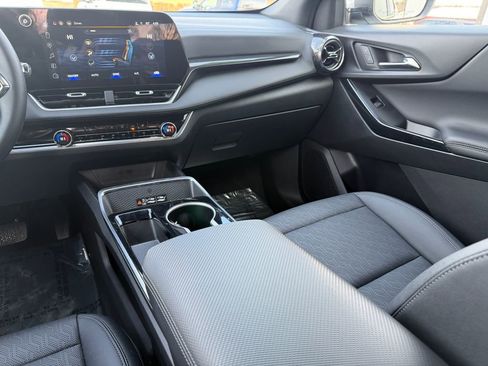 Used 2025 Chevrolet Equinox LT w/ Convenience Package II image 18