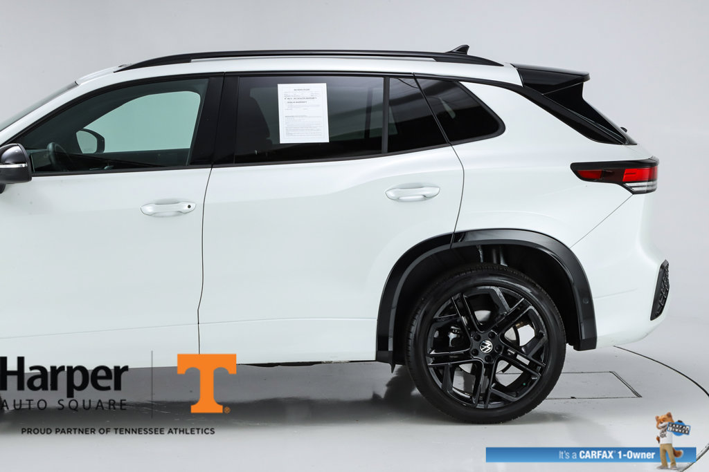 Used 2025 Volkswagen Tiguan SE R-Line AWD/4WD image 43