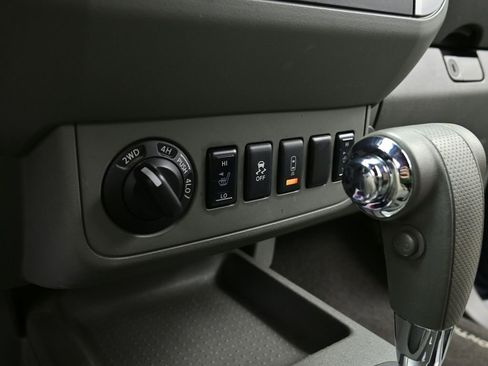 Used 2016 Nissan Frontier SV image 11