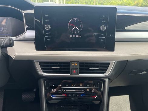 Used 2025 Volkswagen Taos SE FWD image 19