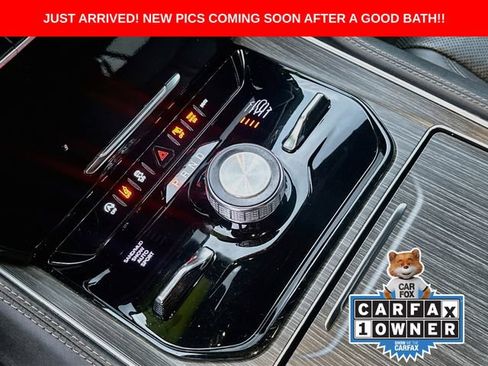 Used 2024 Jeep Wagoneer Series III AWD/4WD image 18