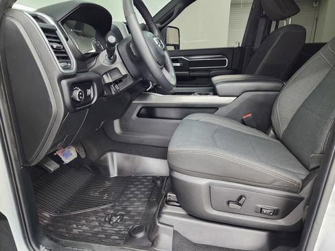 Used 2024 RAM 2500 Big Horn w/ Night Edition image 8