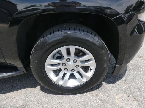 Used 2019 Chevrolet Suburban LT RWD image 33