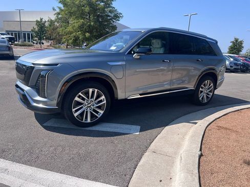 New 2026 Cadillac Vistiq Luxury w/ LPO, Floor Liner Package image 4