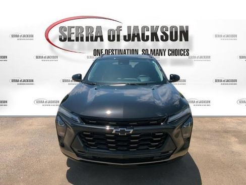 Used 2025 Chevrolet Trax ACTIV w/ Driver Confidence Package FWD image 3