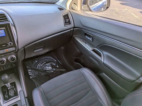 Used 2024 Mitsubishi Outlander Sport 2.0 SE image 17