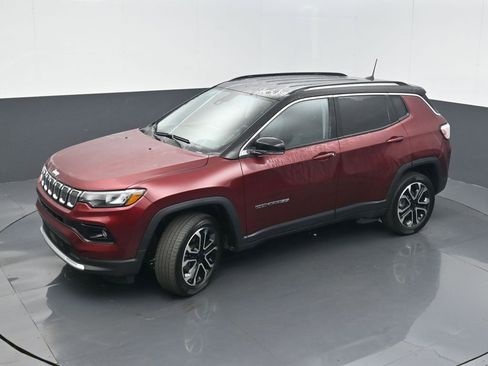 Certified 2022 Jeep Compass Limited image 41