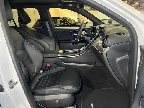 Used 2025 Mercedes-Benz GLC 300 4MATIC image 11
