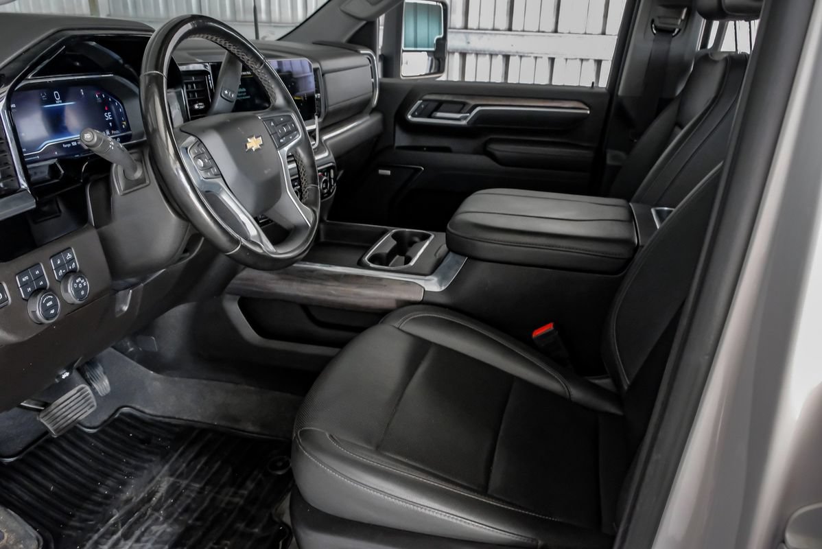 Used 2025 Chevrolet Silverado 2500 LTZ w/ LTZ Convenience Package AWD/4WD image 14