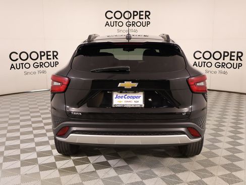 Used 2024 Chevrolet Trax LT w/ LT Convenience Package FWD image 21