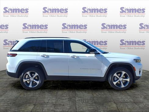 New 2025 Jeep Grand Cherokee Limited image 3