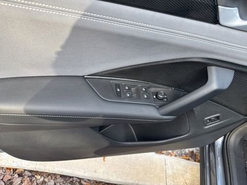 Used 2025 Volkswagen Tiguan SE image 16